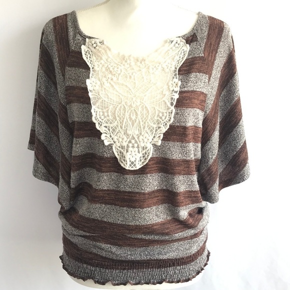 *4/$20* Signature Studio Stripe & Lace Top - Picture 1 of 8